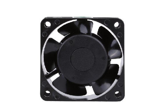 <b>光伏逆變器行業(yè)發(fā)展迅速，進(jìn)一步拓寬三巨電機(jī)散熱風(fēng)扇應(yīng)用空間</b>